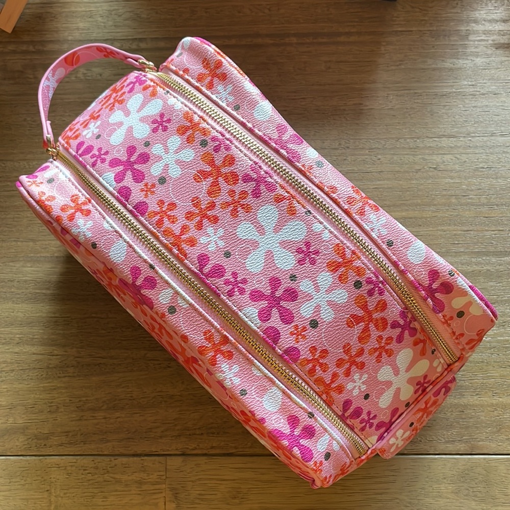 Makeup case 🌸 - Picture 2 of 6